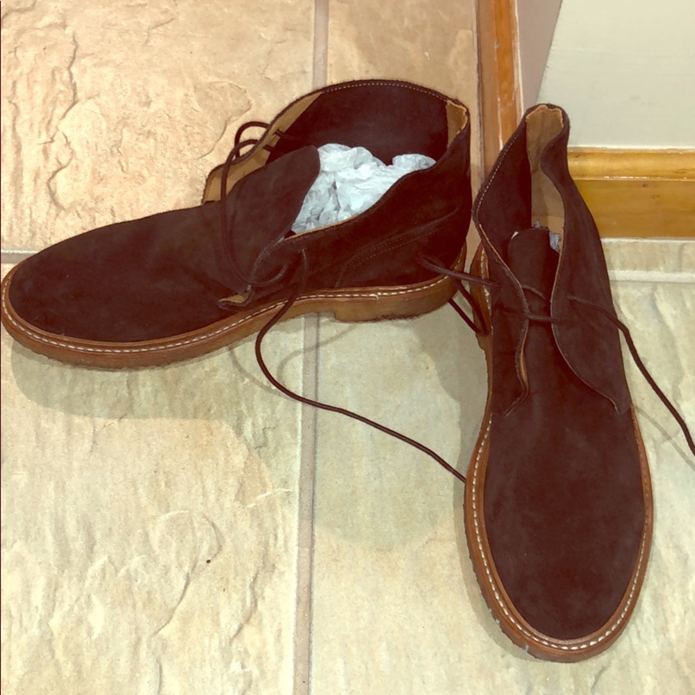 Chocolate brown suede men’s lace up chukka boot